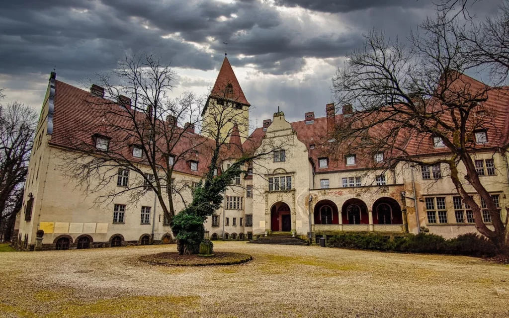 Zamek Książąt Lubomirskich w Lubniewicach
